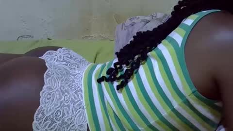 Snapshot of slim_girl3 chatting on February 12, 7:31 pm slim_girl3 online show from February 12, 7:31 pm