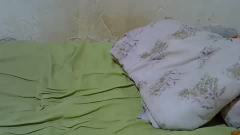 Snapshot of slim_girl3 chatting on February 17, 9:17 am slim_girl3 online show from February 17, 9:17 am
