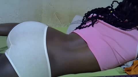 Snapshot of slim_girl3 chatting on February 27, 1:00 pm slim_girl3 online show from February 27, 1:00 pm