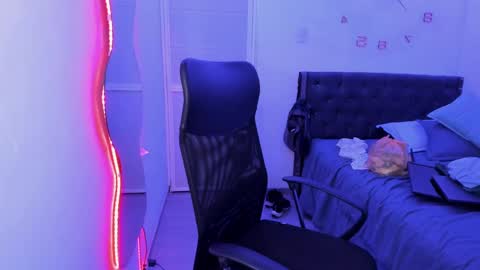 slim_master12 online show from December 6, 5:53 am