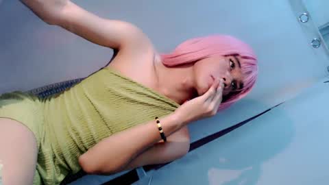 Snapshot of slim_nathalia chatting on April 23, 2:13 am slim_nathalia online show from April 23, 2:13 am