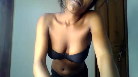 Snapshot of slimebonie chatting on February 4, 12:49 am purity online show from February 4, 12:49 am