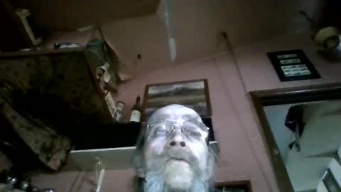 Snapshot of slimshady5265 chatting on January 18, 3:05 pm slimshady5265 online show from January 18, 3:05 pm