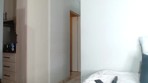 slimsofreaky online show from December 6, 7:23 pm