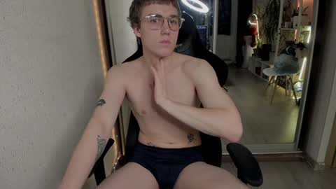 Snapshot of slippery_baby chatting on December 26, 6:54 pm Mila online show from December 26, 6:54 pm