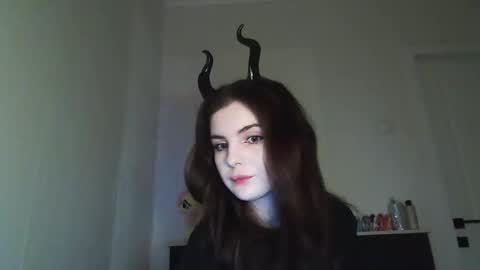 sloomonata online show from November 3, 11:59 pm