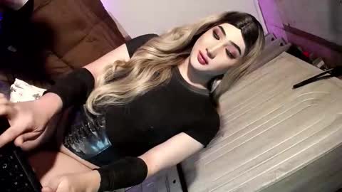Snapshot of slut_bigcock chatting on May 11, 6:52 am Nathalie online show from May 11, 6:52 am