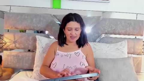 Snapshot of slut_milf_ chatting on July 10, 4:53 pm slut_milf_ online show from July 10, 4:53 pm