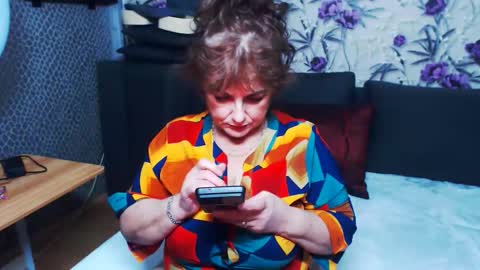 slutihmami online show from November 10, 7:40 am