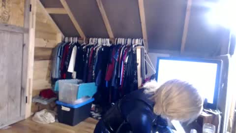 Snapshot of slutjennifertransxx chatting on May 24, 3:33 am slutjennifertransxx online show from May 24, 3:33 am
