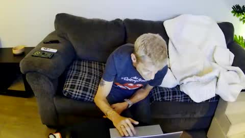 Snapshot of slutpuppy2026 chatting on May 11, 3:34 am slutpuppy2026 online show from May 11, 3:34 am