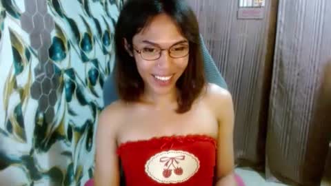 Snapshot of slutqueen_raz chatting on April 25, 7:33 am Raz online show from April 25, 7:33 am