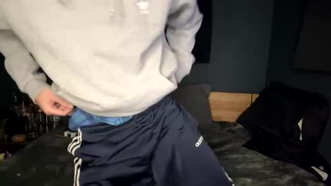 Snapshot of slutsandblunts chatting on February 2, 2:43 am slutsandblunts online show from February 2, 2:43 am