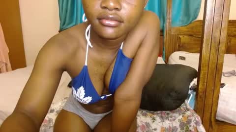 Snapshot of slutty_charmmz chatting on April 18, 5:55 am Bree online show from April 18, 5:55 am