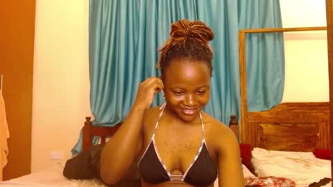 Snapshot of slutty_charmmz chatting on April 22, 3:42 am Bree online show from April 22, 3:42 am