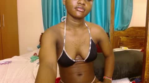 Snapshot of slutty_charmmz chatting on April 26, 5:16 am Bree online show from April 26, 5:16 am