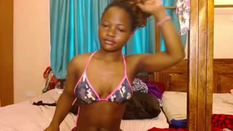 Snapshot of slutty_charmmz chatting on April 29, 6:39 am Bree online show from April 29, 6:39 am