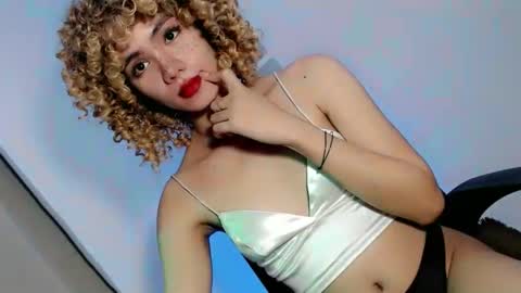 slutty_rose69 online show from April 1, 6:05 pm