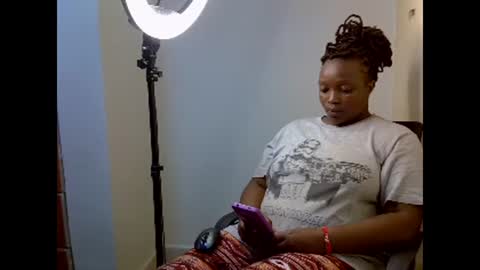Snapshot of sluttydevil6 chatting on January 11, 8:22 am sluttydevil6 online show from January 11, 8:22 am
