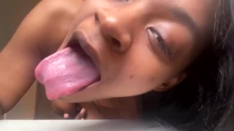 sluttyduchess1 online show from March 15, 5:41 pm