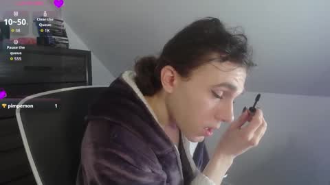 Natsu online show from February 10, 6:45 pm