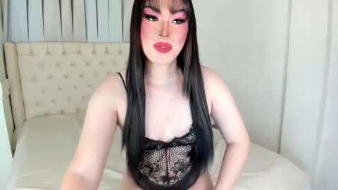 Snapshot of sluttymiafox chatting on February 25, 11:20 am mia online show from February 25, 11:20 am