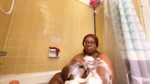 Snapshot of sluttypooh chatting on February 14, 5:32 pm Pooh online show from February 14, 5:32 pm