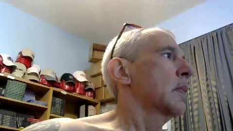 Snapshot of sluttyslave81 chatting on May 20, 7:36 am sluttyslave81 online show from May 20, 7:36 am