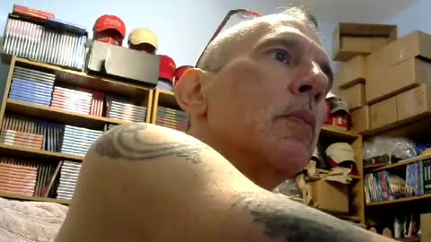 Snapshot of sluttyslave81 chatting on June 20, 7:00 am sluttyslave81 online show from June 20, 7:00 am
