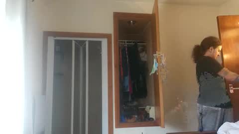 SluttySuzie17 online show from May 6, 3:39 pm