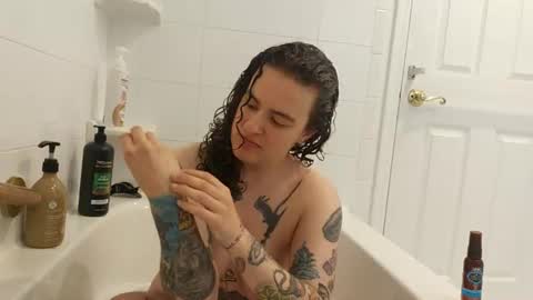 Snapshot of sluttysuzie17 chatting on June 21, 3:25 pm SluttySuzie17 online show from June 21, 3:25 pm