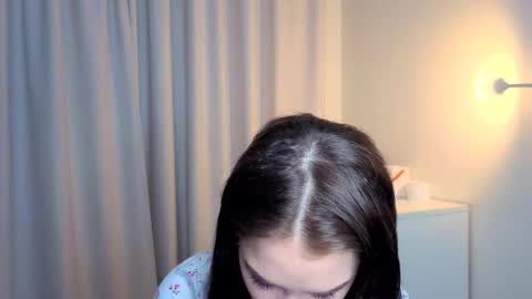 Lily online show from December 21, 1:07 pm