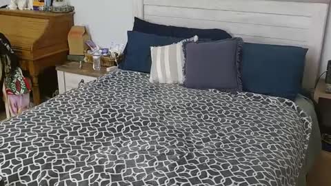 Rachel Lawrence online show from January 26, 3:48 am