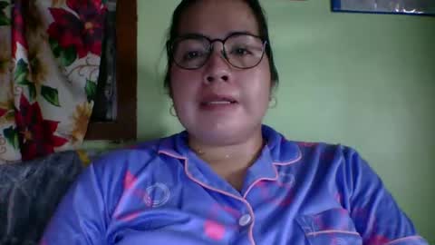 Snapshot of small_boobs59 chatting on February 1, 6:12 am Lovewella online show from February 1, 6:12 am