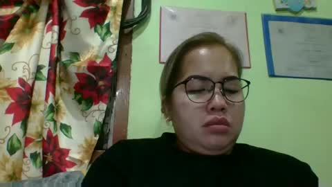 Snapshot of small_boobs59 chatting on February 2, 1:21 pm Lovewella online show from February 2, 1:21 pm