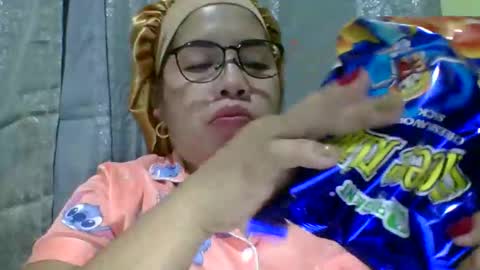 Snapshot of small_boobs59 chatting on February 3, 4:12 pm Lovewella online show from February 3, 4:12 pm