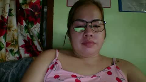 Snapshot of small_boobs59 chatting on February 5, 6:18 am Lovewella online show from February 5, 6:18 am