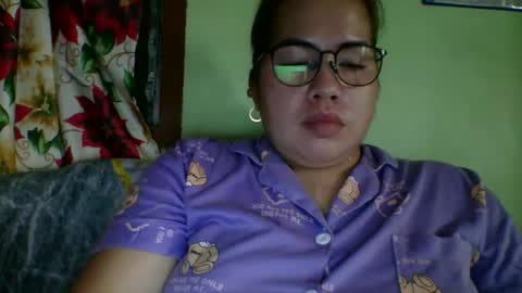 Snapshot of small_boobs59 chatting on February 6, 6:29 am Lovewella online show from February 6, 6:29 am