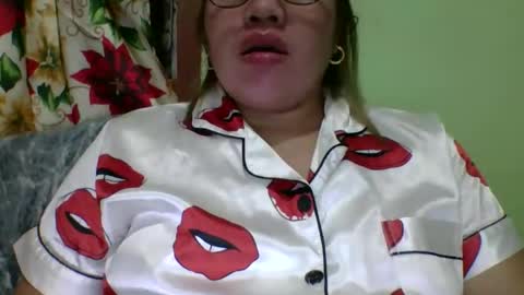 Snapshot of small_boobs59 chatting on February 7, 1:48 pm Lovewella online show from February 7, 1:48 pm