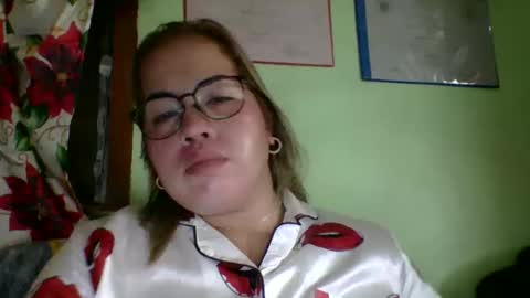 Snapshot of small_boobs59 chatting on February 8, 5:55 am Lovewella online show from February 8, 5:55 am