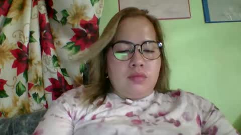 Snapshot of small_boobs59 chatting on February 9, 2:48 am Lovewella online show from February 9, 2:48 am