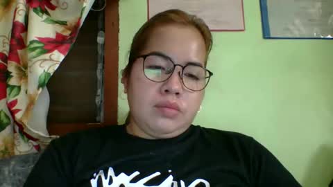 Snapshot of small_boobs59 chatting on February 15, 1:35 am Lovewella online show from February 15, 1:35 am