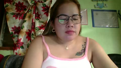 Snapshot of small_boobs59 chatting on February 15, 8:46 am Lovewella online show from February 15, 8:46 am