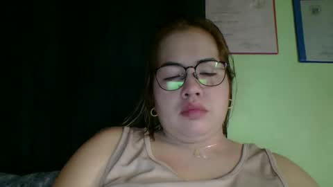 Snapshot of small_boobs59 chatting on February 17, 8:11 am Lovewella online show from February 17, 8:11 am