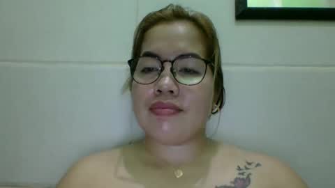 Snapshot of small_boobs59 chatting on February 20, 6:26 am Lovewella online show from February 20, 6:26 am