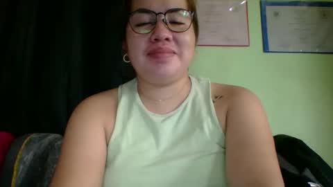 Snapshot of small_boobs59 chatting on February 21, 2:23 am Lovewella online show from February 21, 2:23 am