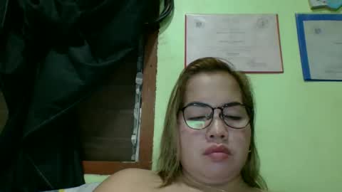 Snapshot of small_boobs59 chatting on February 27, 12:49 pm Lovewella online show from February 27, 12:49 pm