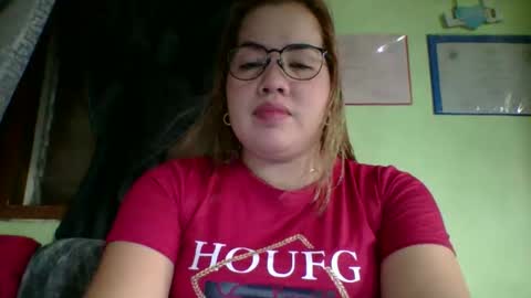 Snapshot of small_boobs59 chatting on March 4, 7:58 am Lovewella online show from March 4, 7:58 am