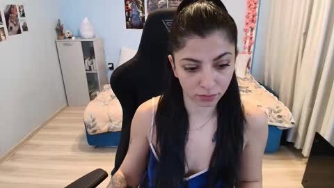 small_horny_girl online show from January 11, 7:57 am
