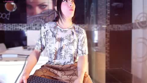 Small Hot19 online show from December 2, 10:09 am